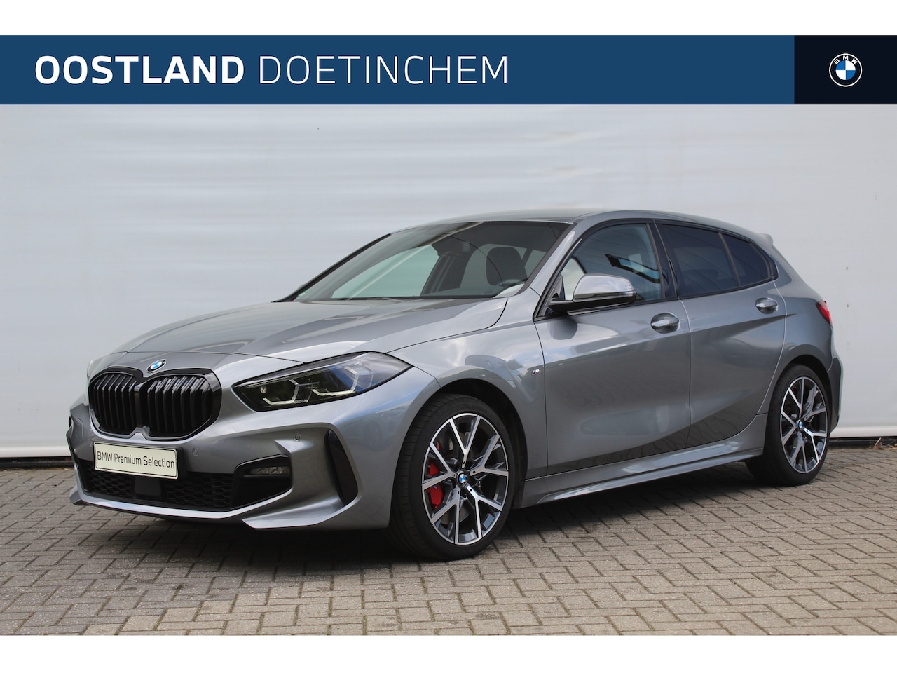 BMW 1-serie - 118i M Sport Automaat / Sportstoelen / M Sportonderstel / Adaptieve LED / Cruise Control / - AutoWereld.nl