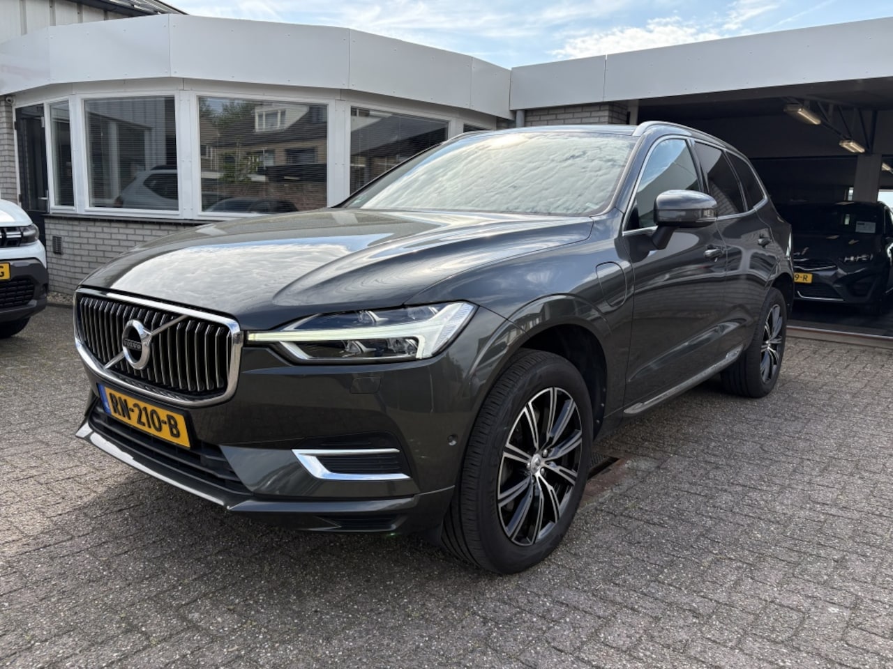 Volvo XC60 - 2.0 T8 TE AWD Inscr./Pano/Leer/Trekhaak - AutoWereld.nl