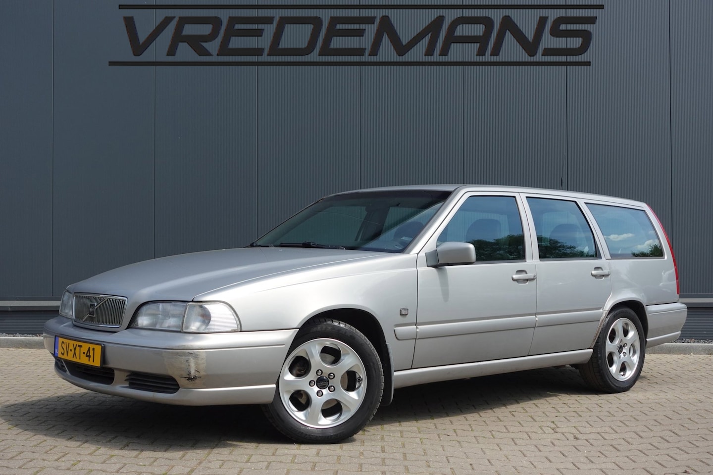 Volvo V70 - 2.5 Comfort-Line / Automaat - AutoWereld.nl