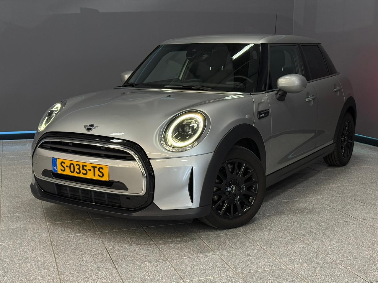MINI Cooper - Mini 1.5 Camden Edition - AutoWereld.nl