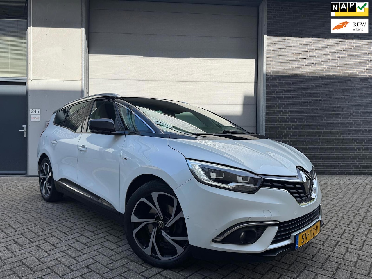 Renault Grand Scénic - 1.3 TCe Bose 7p. [AUT | Achteruitrijcamera | Carplay | Trekhaak | Volledig onderhouden] - AutoWereld.nl