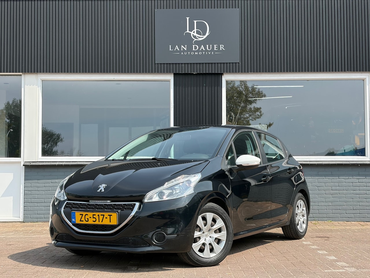Peugeot 208 - 1.2 PureTech / Airco / Lage Kilometerstand ! - AutoWereld.nl