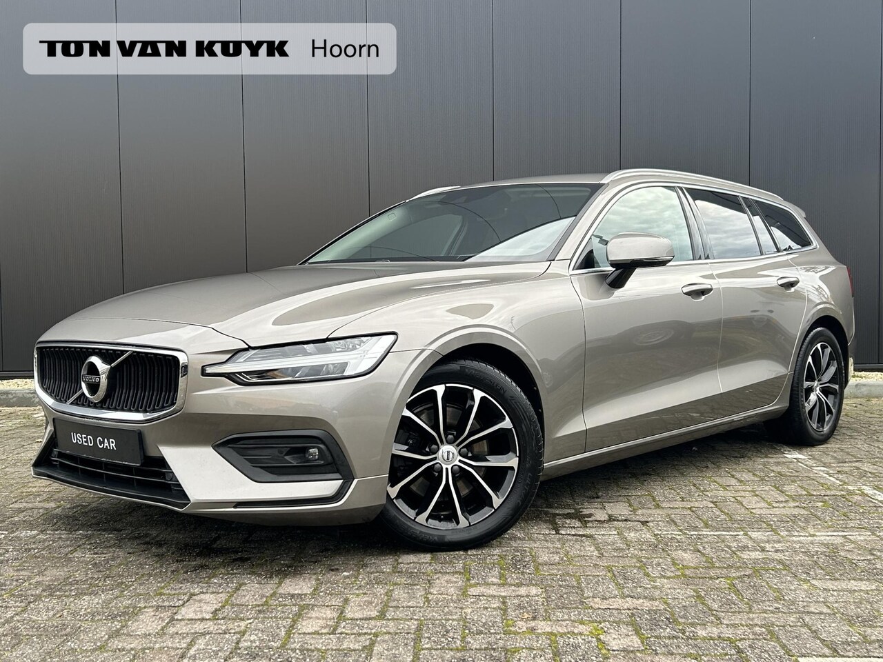 Volvo V60 - 2.0 B3 Business Pro intellisafe/ climate line/ keyless/ extra getint glas/ park assist - AutoWereld.nl