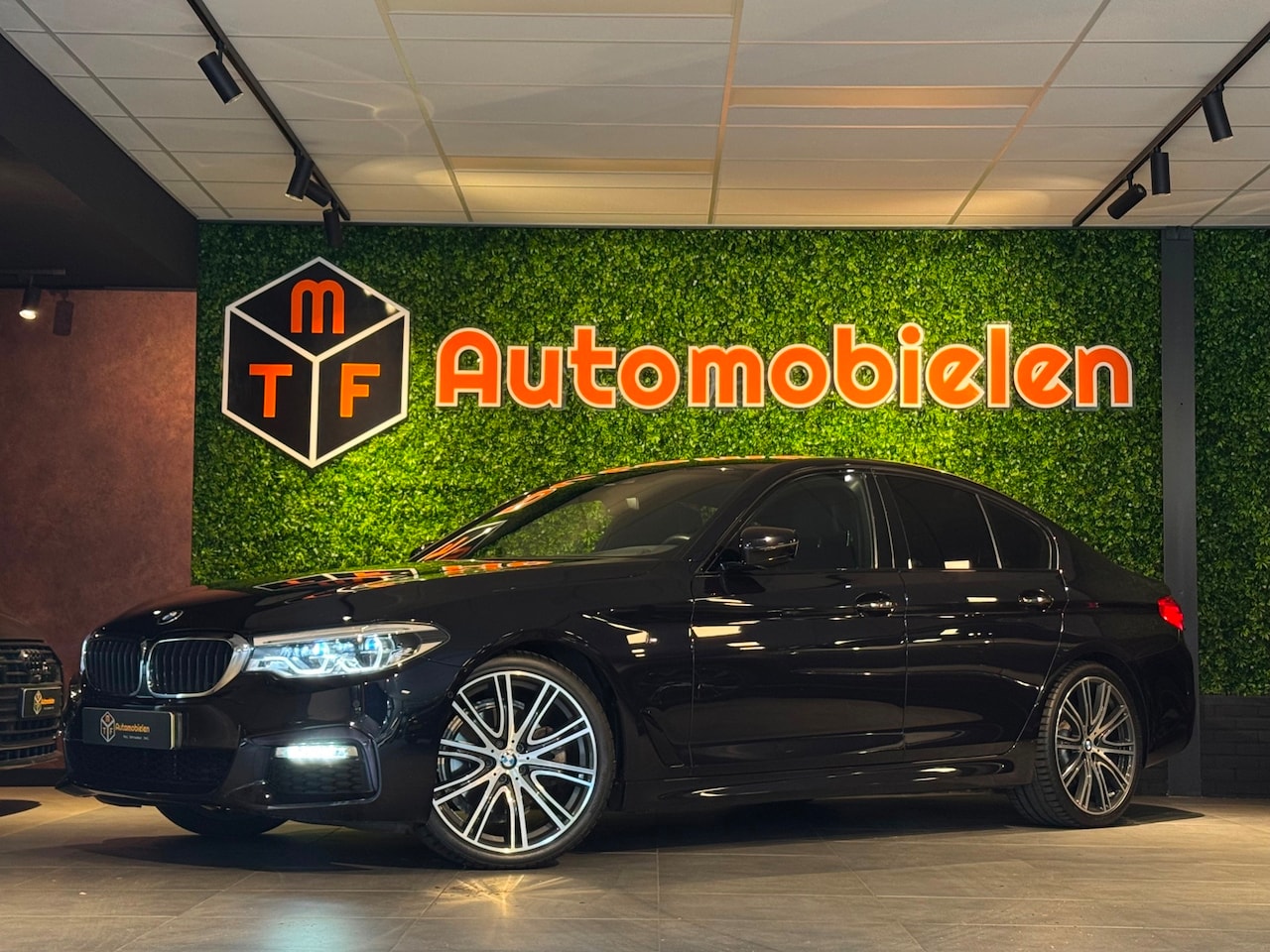 BMW 5-serie - 520i High Executive M SPORT |INDIVIDUAL|MEMORY|HUD|Org.NL - AutoWereld.nl