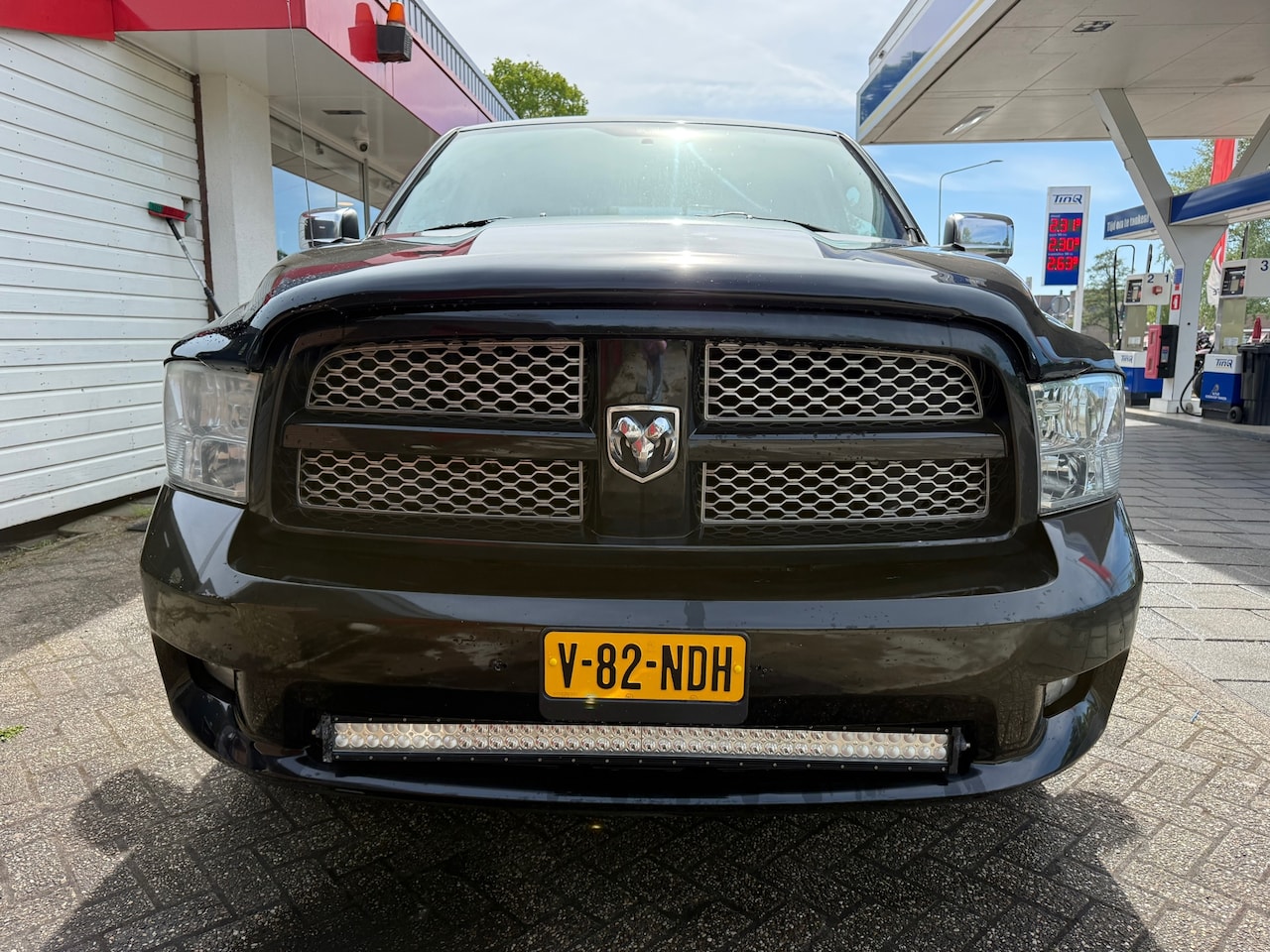 Dodge Ram 1500 - 5.7 V8 4x4 Quad Cab 6'4 / Camera / Parkeersensoren / Stoelverwarming / Airco - AutoWereld.nl