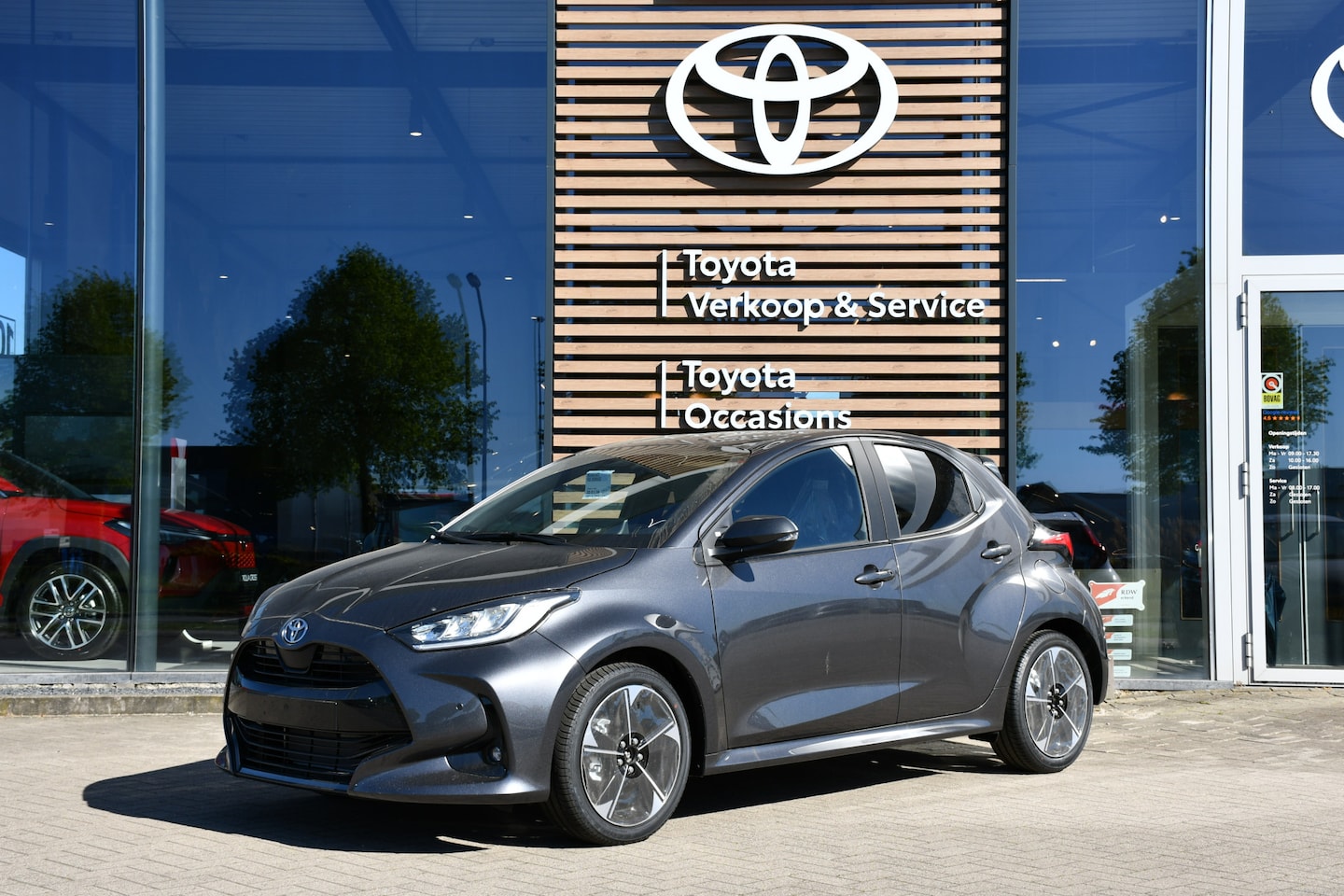 Toyota Yaris - 1.5 Hybrid 130 Executive Automaat 130pk | Nieuw | direct uit voorraad leverbaar! | - AutoWereld.nl