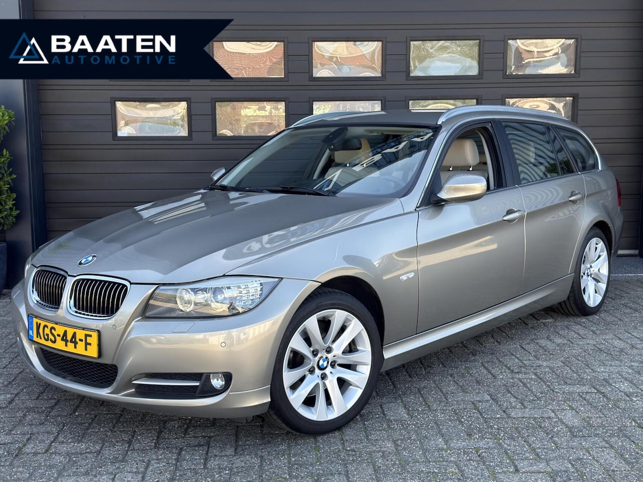 BMW 3-serie Touring - 325xi Luxury Line Edition |Trekhaak|Leder|UNIEK| - AutoWereld.nl