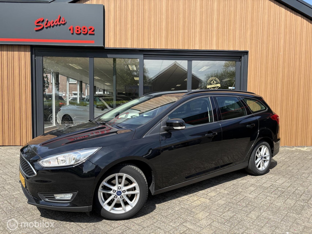 Ford Focus Wagon - 1.0 Lease Edition 101 Pk | Parkeersensoren | 16 inch lichtmetaal | All season banden | Nav - AutoWereld.nl
