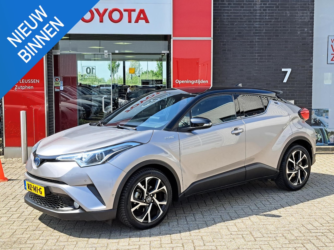 Toyota C-HR - 1.8 Hybrid Bi-Tone TREKHAAK NAVIGATIE ADAPTIVE CRUISE CONTROL STOELVERWARMING - AutoWereld.nl