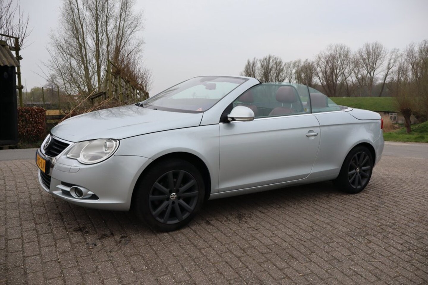 VOLKSWAGEN EOS