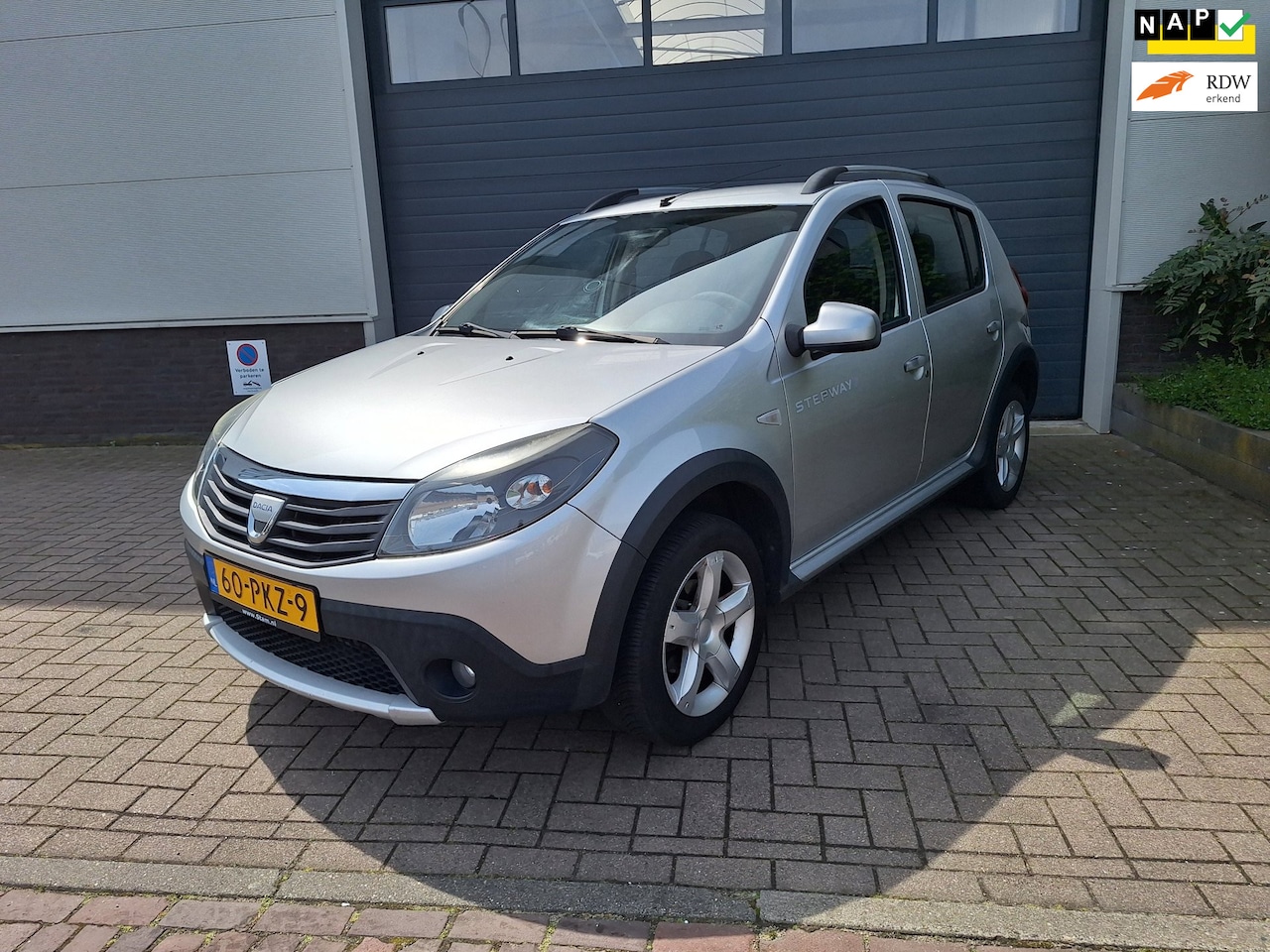 Dacia Sandero Stepway - | 1.6 | Lage km stand | Airco | - AutoWereld.nl