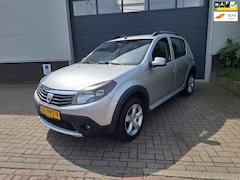 Dacia Sandero Stepway - | 1.6 | Lage km stand | Airco |