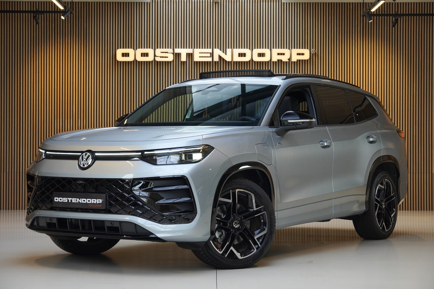 Volkswagen Tayron - 1.5eHybrid/204pk R-Line Blackstyle|2025|Leder|Panoramadak|HarmanKardon|Navi Pro|Stoelventi - AutoWereld.nl