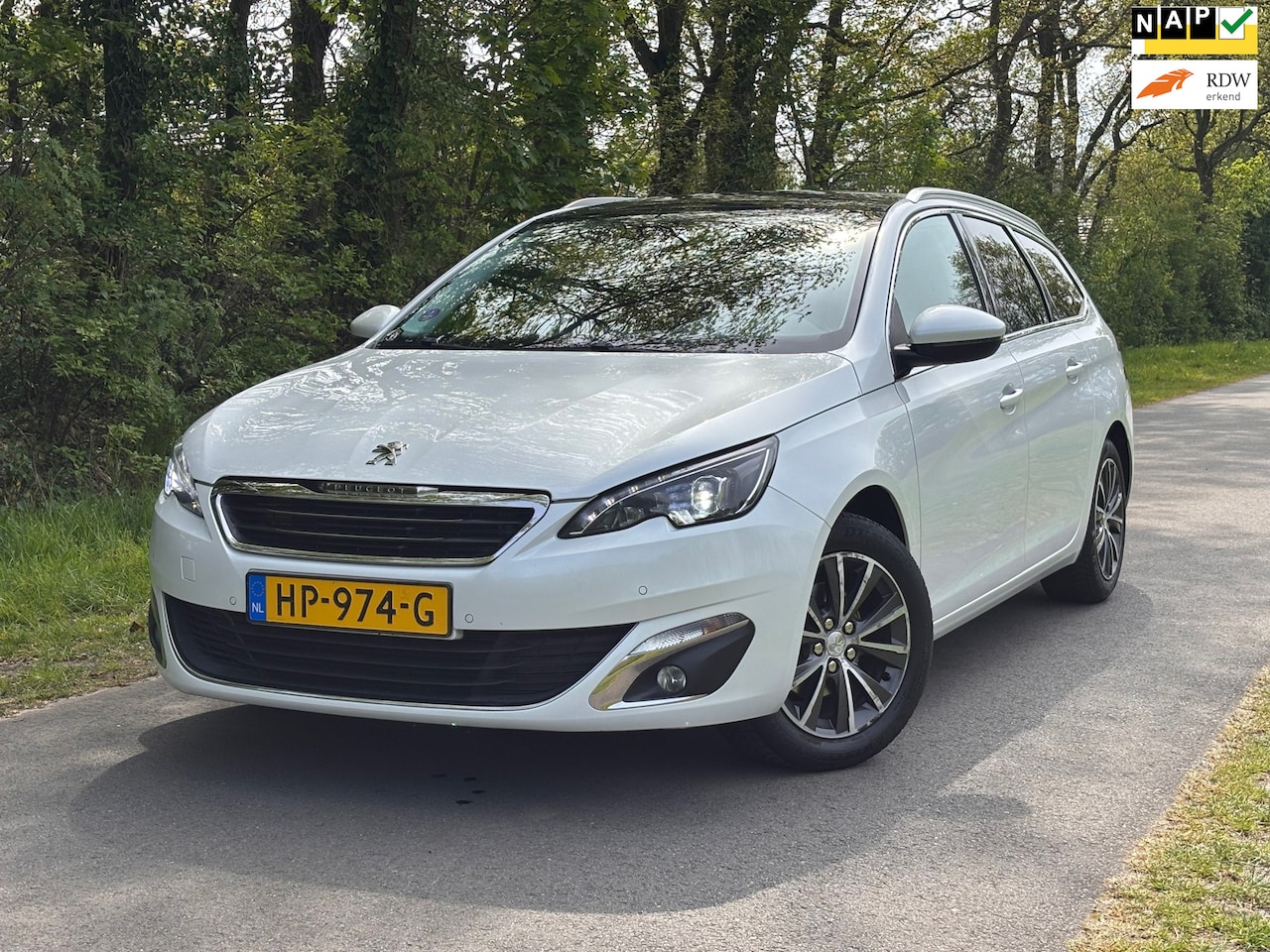 Peugeot 308 SW - 1.2 PureTech Blue Lease Premium | Cruise control + Navi Nu € 4.500 !!! - AutoWereld.nl
