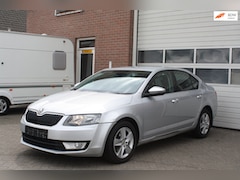 Skoda Octavia - 1.6 TDI Greenline Ambition right hand drive. airco, licht metalen velgen, elektrische rame