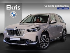 BMW iX1 - eDrive20 67 kWh X-line | Glazen Panoramadak | Trekhaak Elektrisch | Stuur- en stoelverwarm