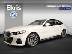 BMW 5-serie - Sedan 530e | M-Sportpakket | LED | Navigatie | Sportstoelen | Stoelverwarming | DAB | Harm