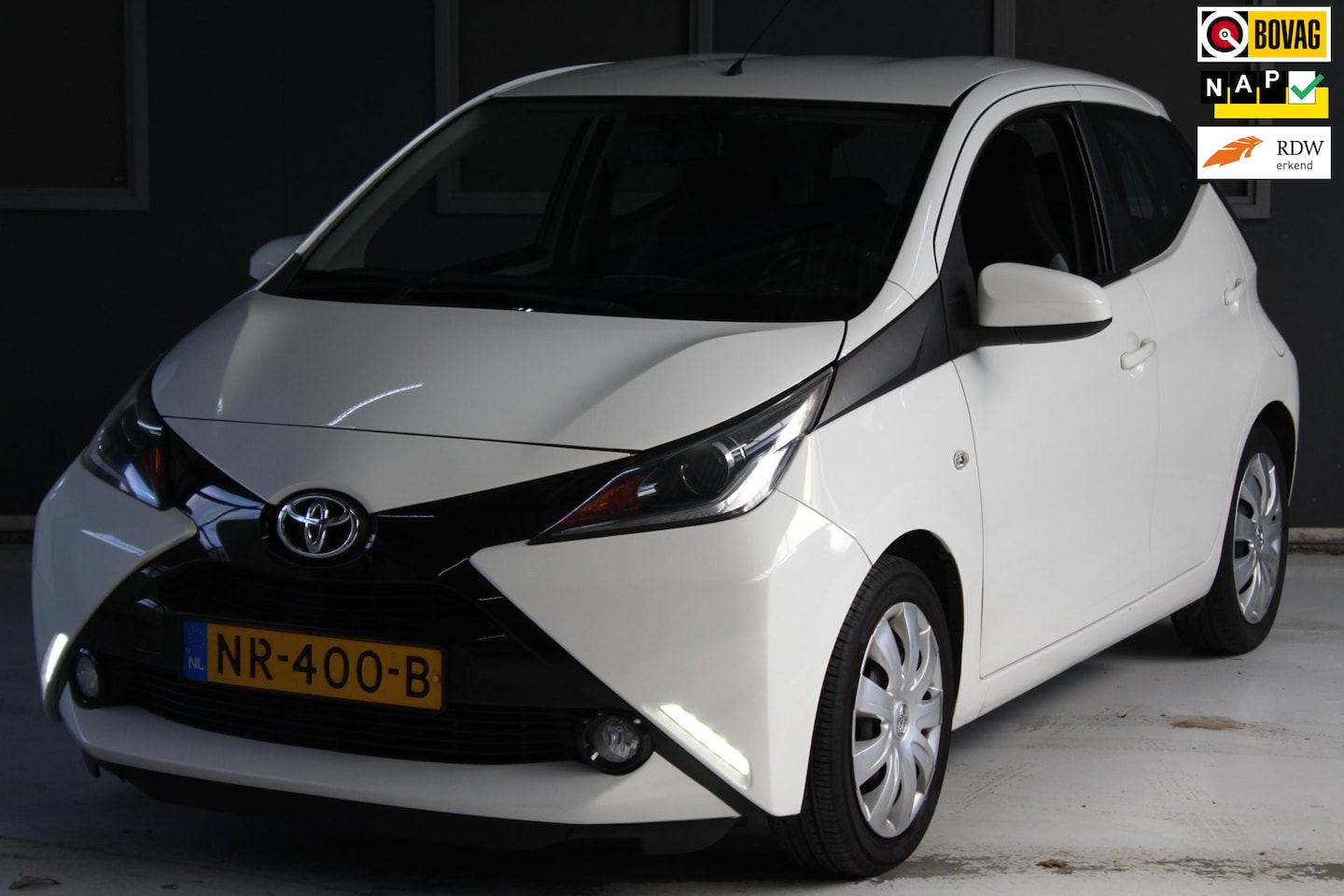 Toyota Aygo - 1.0 VVT-i x-play 1.0 VVT-i x-play - AutoWereld.nl
