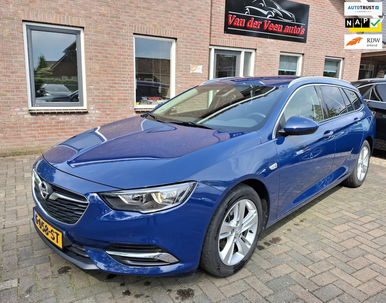 Opel Insignia Sports Tourer - 1.5 Turbo Business Executive. Zeer netjes en luxe o.a. camera, trekhaak, carplay, stoel-st - AutoWereld.nl