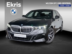 BMW 5-serie - Sedan 520i | M Sportpakket | Innovation Pack | Verwarmd Stuurwiel | Comfort Access | Panor