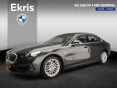 BMW 5-serie - Sedan 530e | LED | HUD | Sportstoelen | Chrome line | Stoelverwarming | Keyles go | DAB |