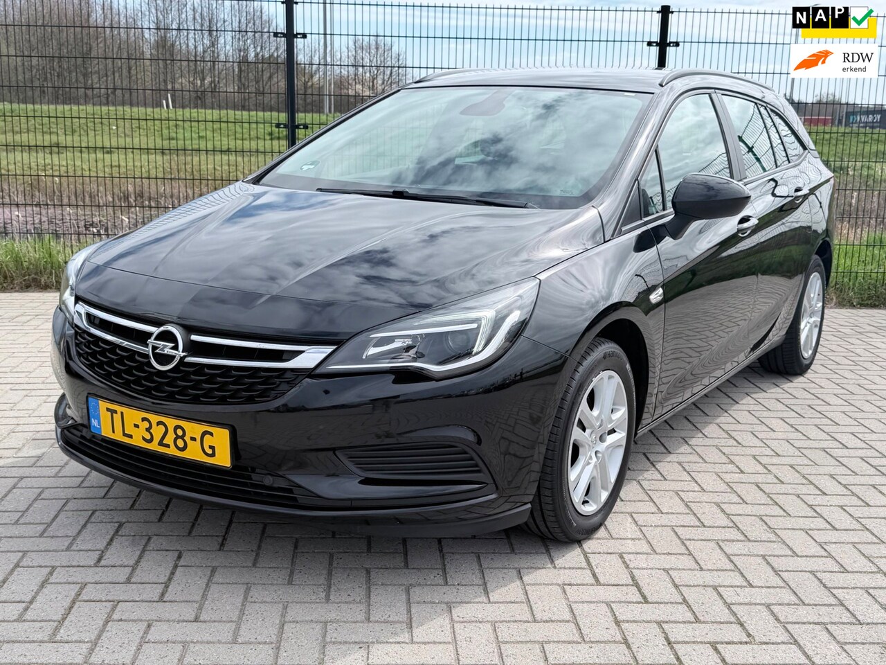 Opel Astra Sports Tourer - 1.0 Online Edition | Parkeersensoren voor & achter | Cruise control | Climate control - AutoWereld.nl