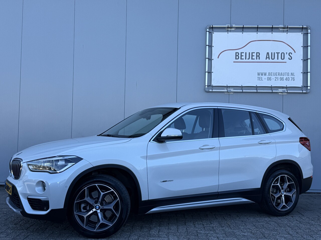 BMW X1 - xDrive20i xLine Automaat Navigatie/Trekhaak/Camera. - AutoWereld.nl