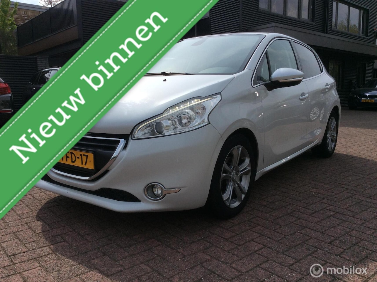 Peugeot 208 - 1.2 VTi Allure Lm vlg Nav Nap 5-Deurs Climate contr - AutoWereld.nl