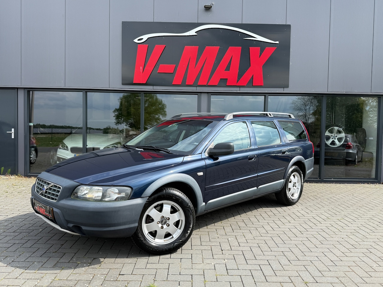 Volvo XC70 - 2.5 T Geartronic AUT NAP Clima Cruise Trekhaak - AutoWereld.nl