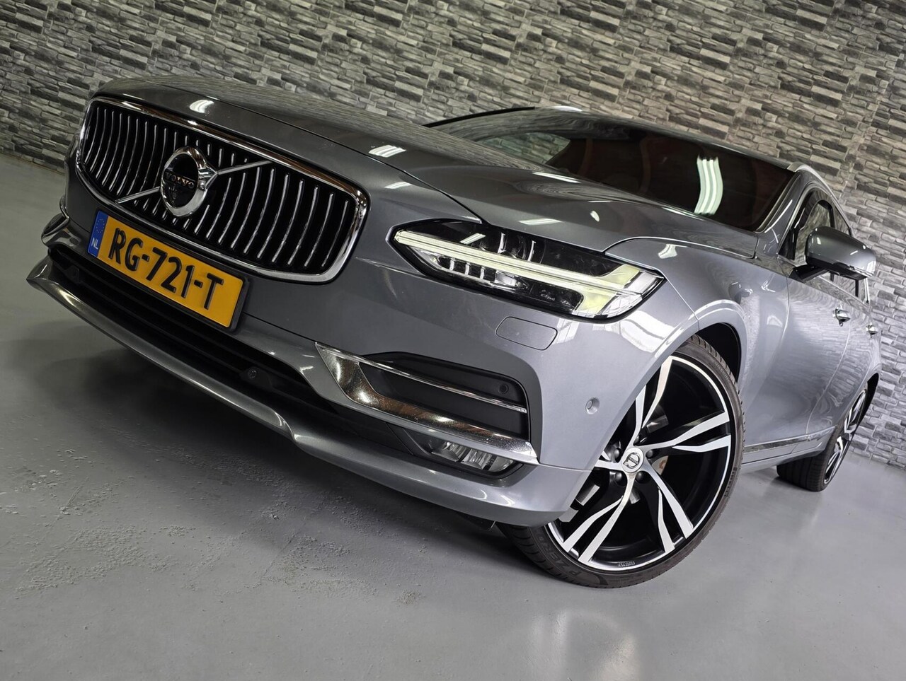 Volvo V90 - 2.0 D5 AWD Inscription 2.0 D5 AWD Inscription - AutoWereld.nl