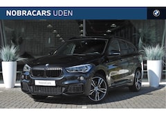 BMW X1 - sDrive20i High Executive M Sport Automaat / Panoramadak / Sportstoelen / Achteruitrijcamer