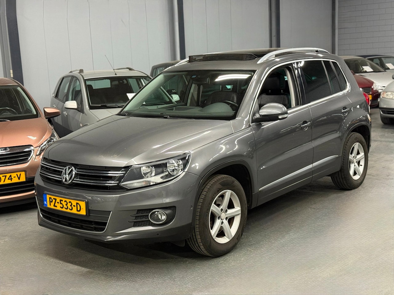 Volkswagen Tiguan - 1.4 TSI R-Line Edition PANO LEER PDC - AutoWereld.nl
