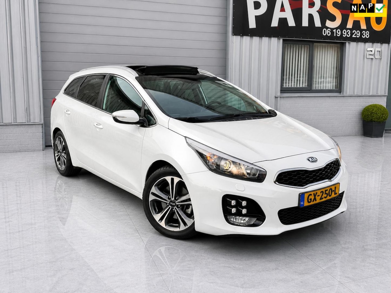 Kia Cee'd Sportswagon - 1.0 T-GDi GT-Line Airco/Pano/Navi/Camera/Stuur Verwarming - AutoWereld.nl