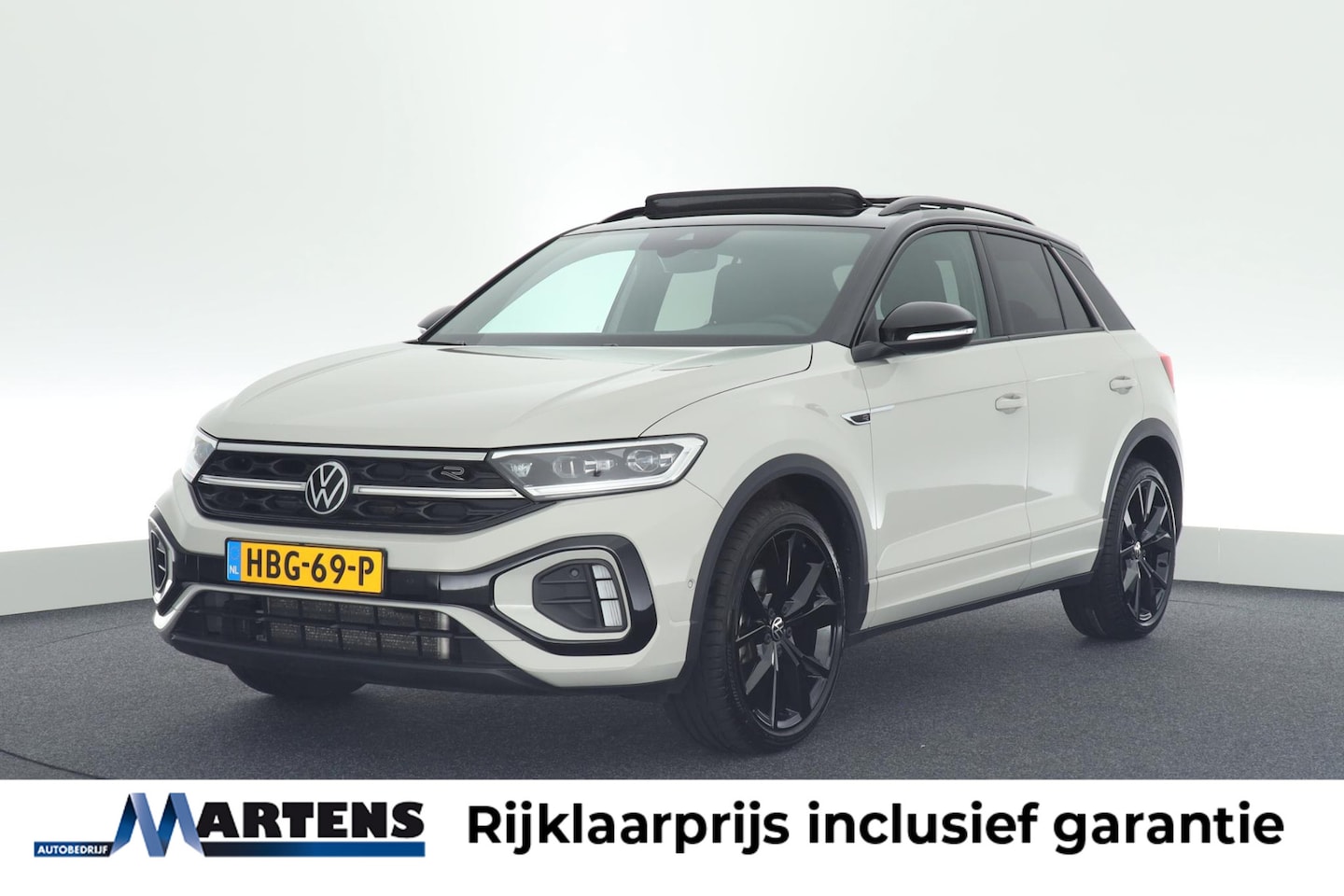 Volkswagen T-Roc - 1.5 TSI 150pk DSG R-Line Business+ Black Style Trekhaak Camera IQ.Light Panoramadak Virtua - AutoWereld.nl