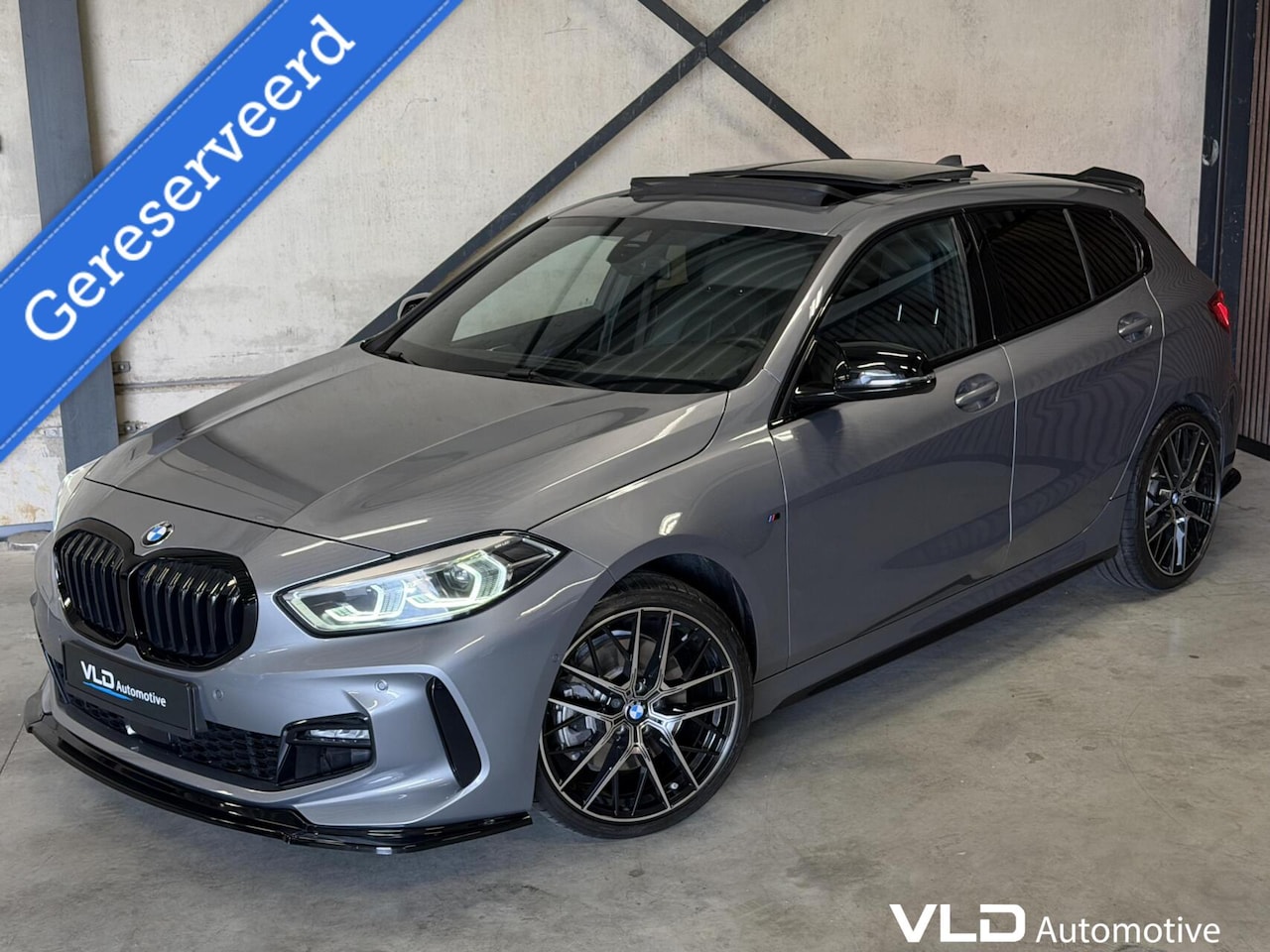 BMW 1-serie - 120i M-Sport Pano Sfeer Cam Carplay Leder 19'' - AutoWereld.nl