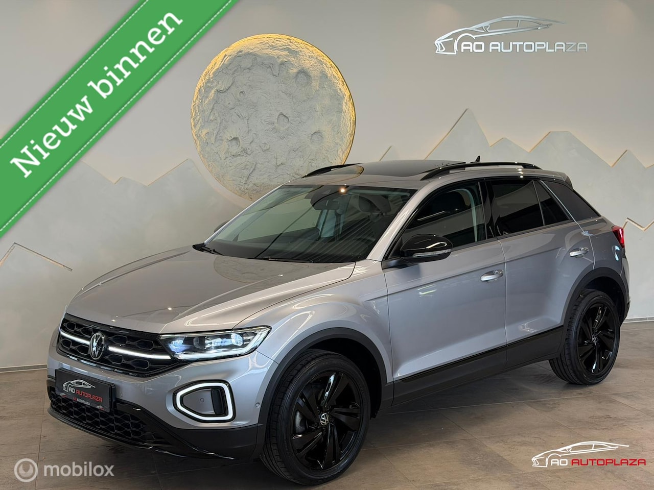 Volkswagen T-Roc - 1.5 TSI Panorama/IQ Light/Stoelverwarming/black Style - AutoWereld.nl