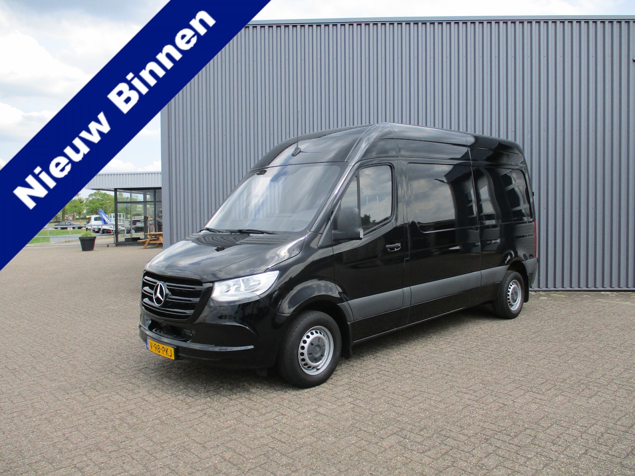Mercedes-Benz Sprinter - 214 140 Pk L2H2 Automaat Airco Carplay - AutoWereld.nl