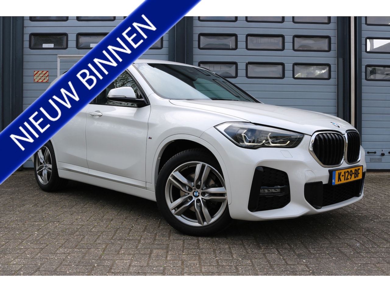 BMW X1 - sDrive18i High Exe M-pakket Autom Xenon Navi Panodak T-haak Bj:2020 - AutoWereld.nl