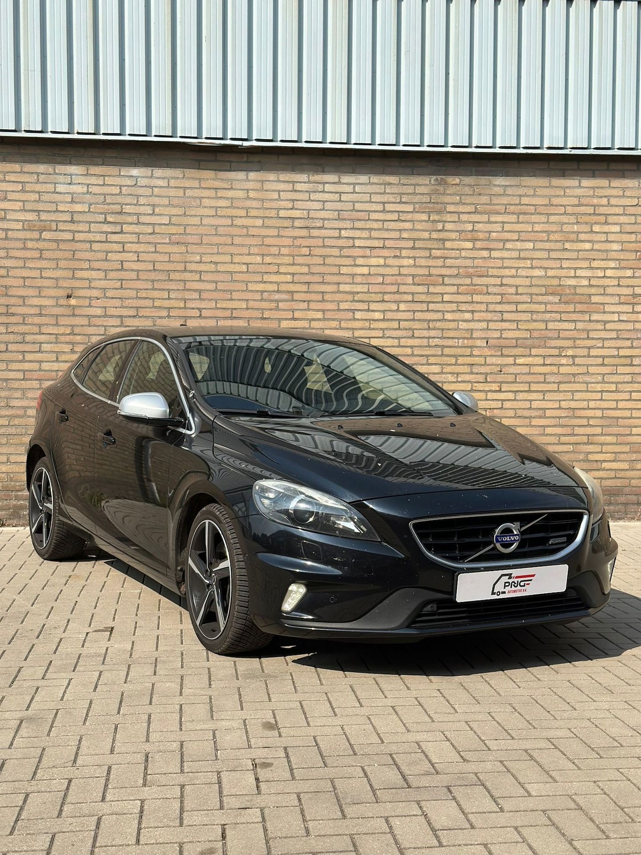 Volvo V40 - 2.0 D4 R-Design PANO - CRUISE - CAMERA - AutoWereld.nl