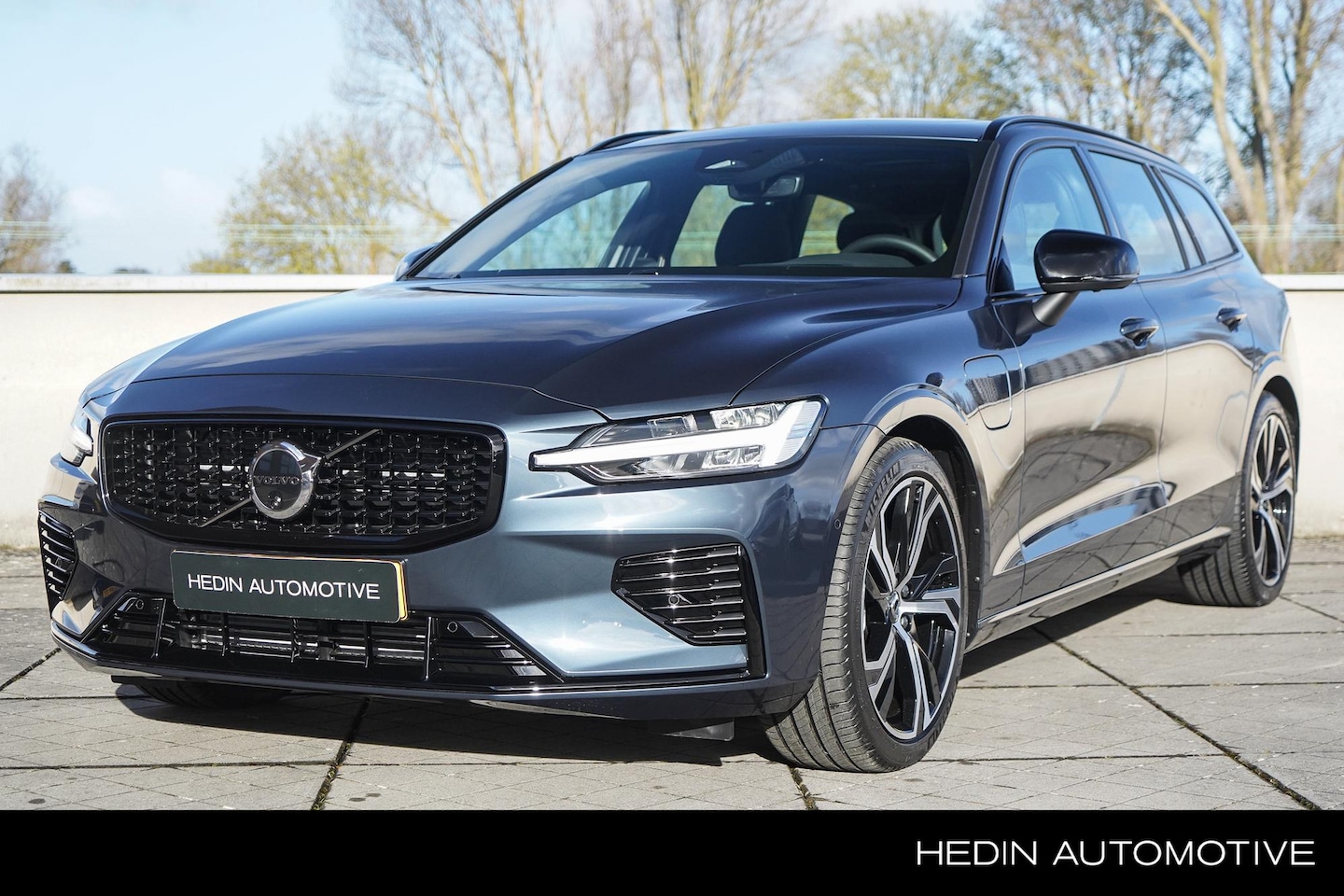 Volvo V60 - 2.0 T6 Plug-in hybrid AWD Ultra Dark | Harman/Kardon audio | 360 camera | Lederen bekledin - AutoWereld.nl