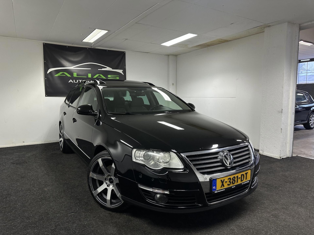 Volkswagen Passat Variant - 1.8 TFSI Trendline - NAVI - Cruise - Pano - Camera - LED - NAP! - AutoWereld.nl