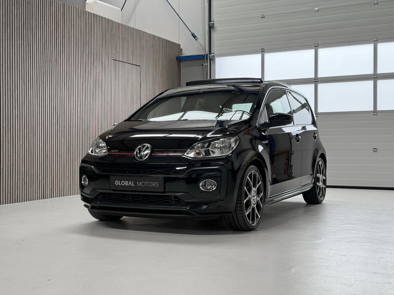 Volkswagen Up! - 1.0 TSI GTI - 38.000 KM - DEALER ONDERHOUDEN - PANORAMADAK - STOELVERWARMING - CRUISE CONT - AutoWereld.nl