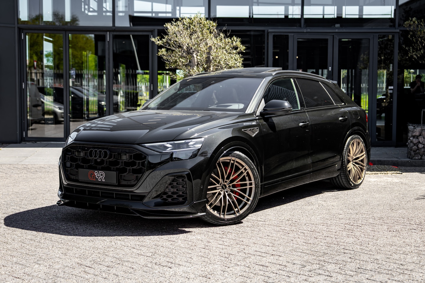 Audi Q8 - 60 TFSI e ABT Aero Competition | Audi Exclusive Pantherzwart | Advanced onderstel | Stoelv - AutoWereld.nl