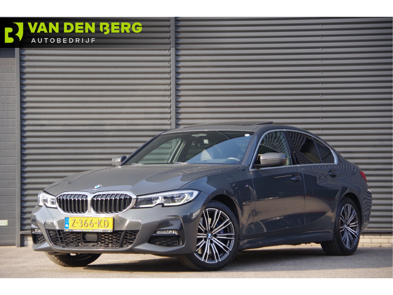 BMW 3-serie - 330e M-SPORT SCHUIFDAK, INDIVIDUAL LEDER, LASER, HUD, HARMAN/KARDON, ADAPT. CRUISE, SPORTS - AutoWereld.nl