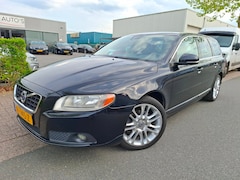 Volvo V70 - 2.0 T5 Momentum AUTOMAAT/CLIMA/CRUISE/LEDER