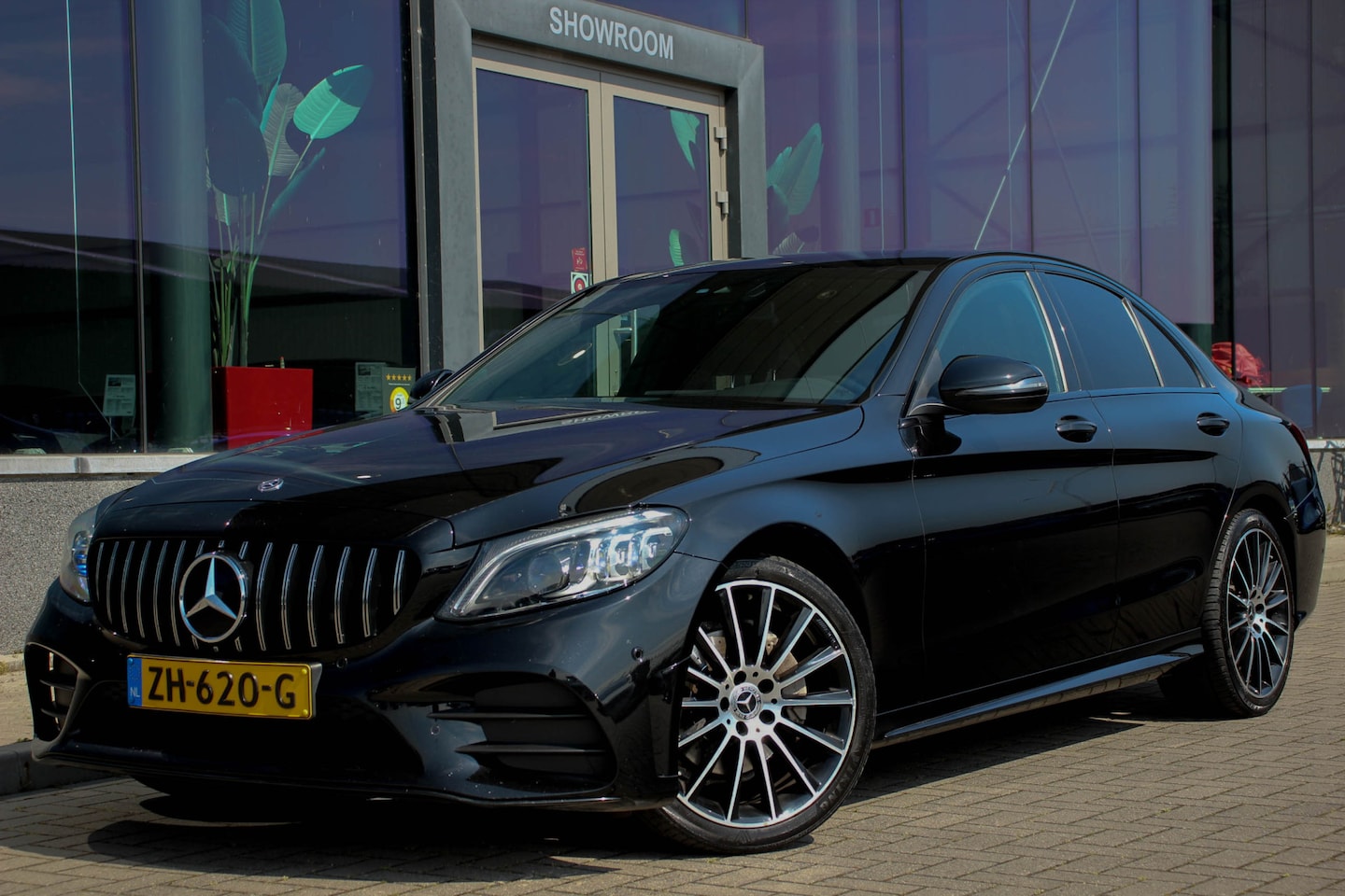 Mercedes-Benz C-klasse - C-Klasse 180 | AMG Pakket | Burmester | Sfeerverlichting | 19 inch - AutoWereld.nl