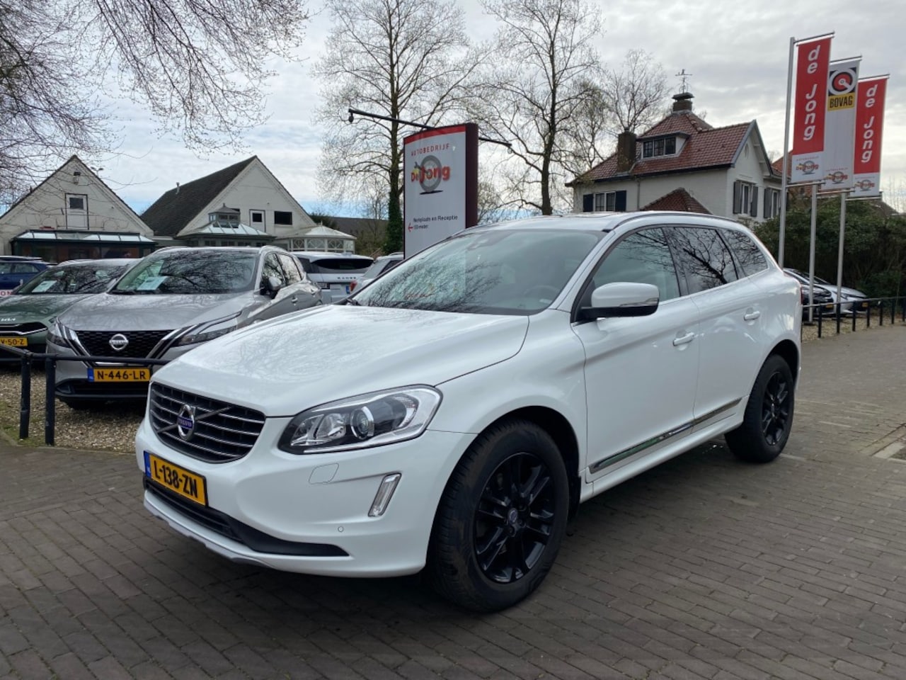 Volvo XC60 - 2.0 D3 FWD SUMMUM AUTOMAAT / SCHUIFDAK / LEDER / CAMERA / NAVI / 18'' LM-VELGEN - AutoWereld.nl