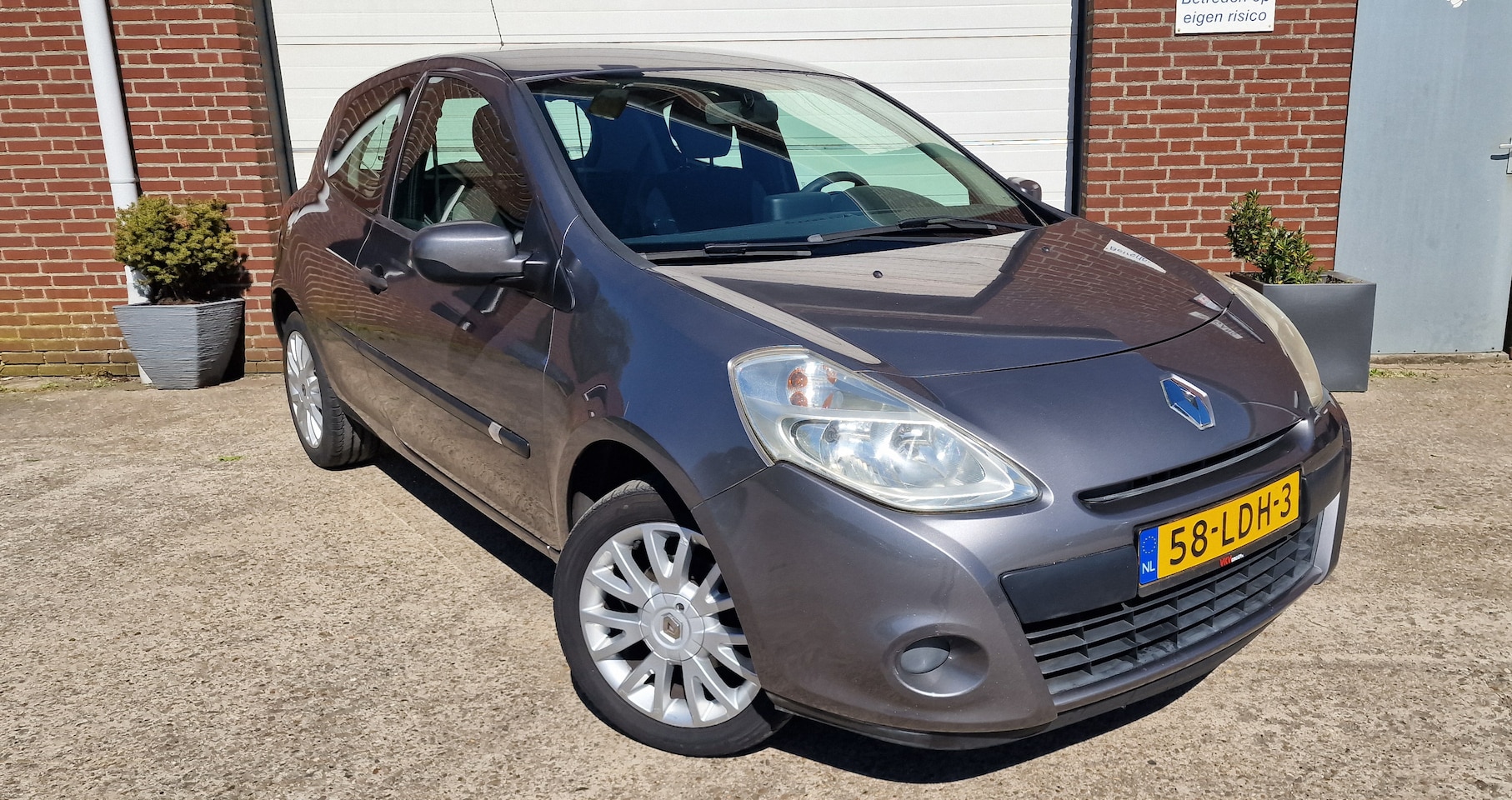 Renault Clio - 1.2 TCe Sélection Business In top staat verkerende Renault Clio 1.2 TCE Navi,  airco,  lm velgen,  73 670 km,  bjr 20 - AutoWereld.nl