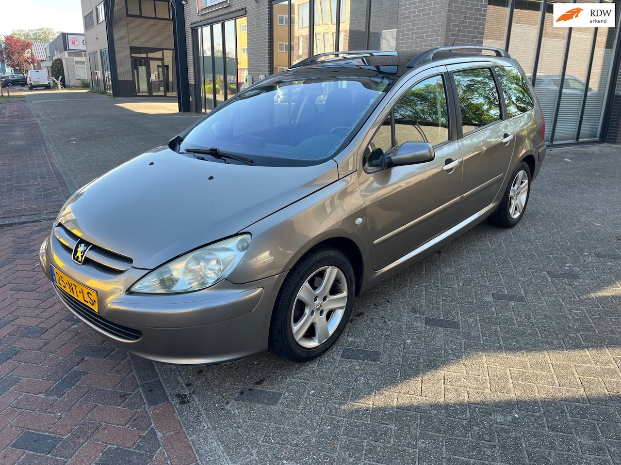 Peugeot 307 SW - 2.0 16V Pack! AUTOMAAT! 7 PERSOONS! AIRCO! - AutoWereld.nl