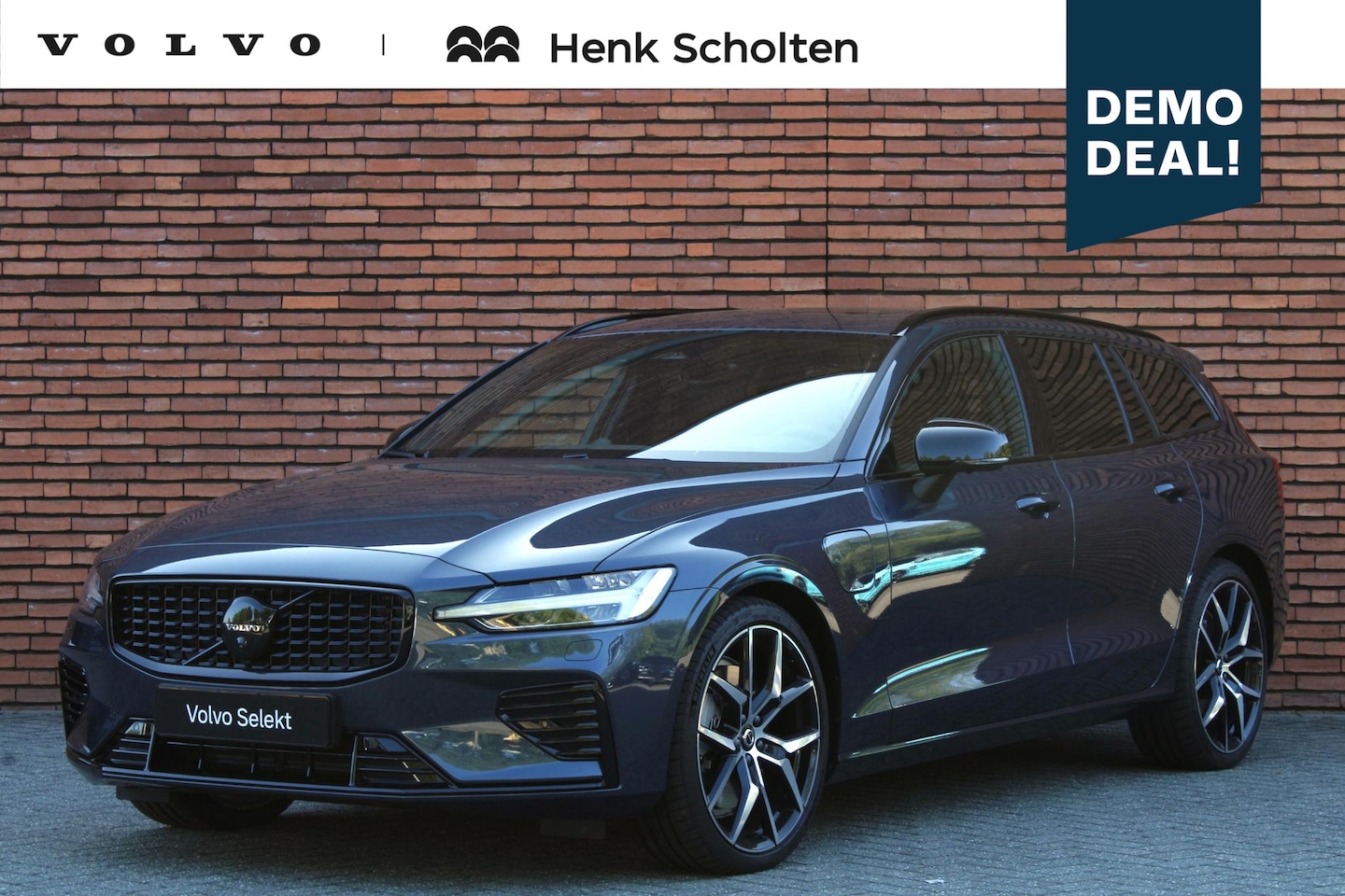 Volvo V60 - T8 Plug-in hybrid AWD Ultra Perf. Ed. Dark |Panoramisch schuif-/ kanteldak | Head up displ - AutoWereld.nl